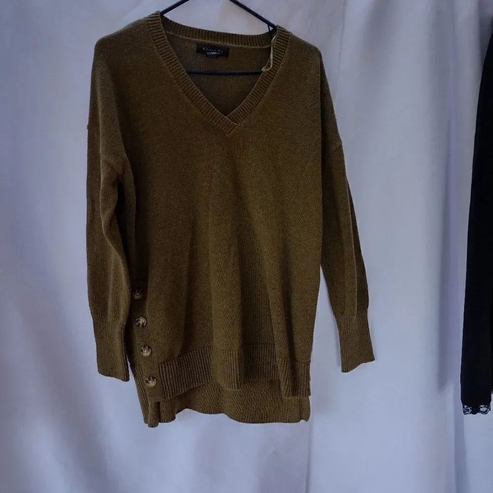 Tahari sweater